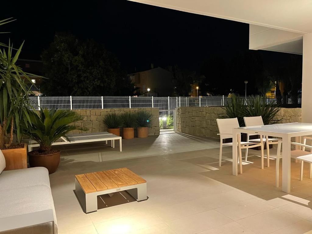 Prime Spanish Holidays - Marina Bay Apartment Jávea Eksteriør billede